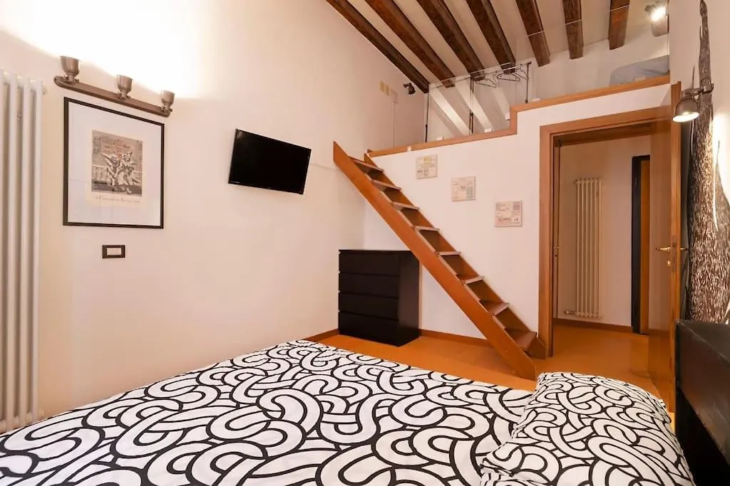 Design Loft In Venice - San Polo Apartment