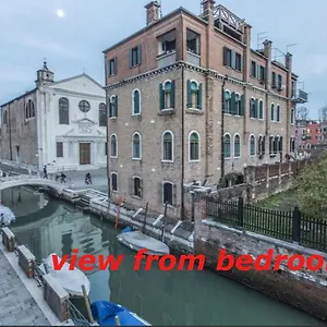 Susy Biennale - Canal View&garden Venise